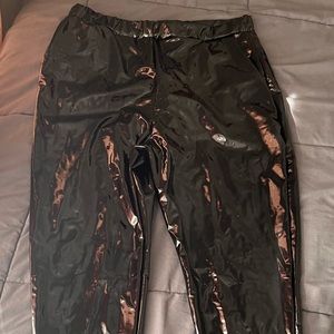 Black latex pants.🖤